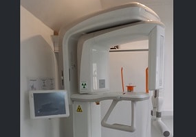 Le cabinet dentaire à Gagny est équipé de sa radiographie panoramique et cone beam ( scanner dentaire ). Cela permet de faire rapidement un diagnostique complet et le suivi du patient.